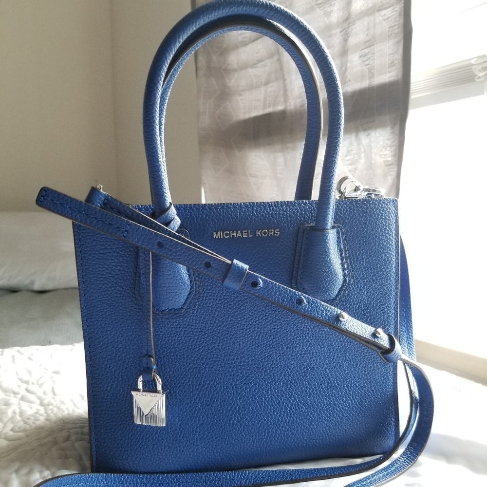 Michael Kors Studio Mercer Medium Messenger